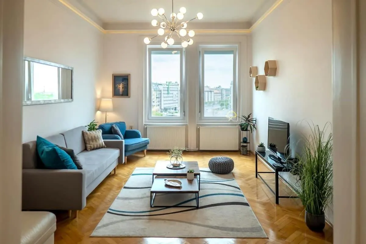 Chic Central Flat With River View Βουδαπέστη 0*,